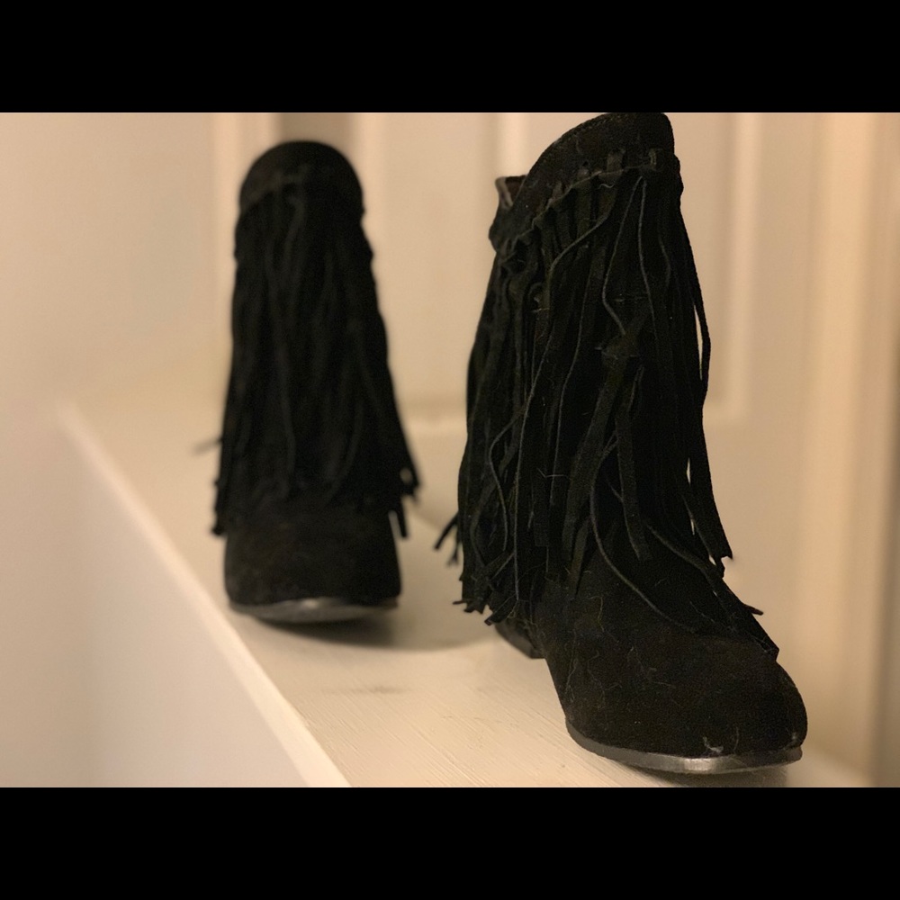 Black fringe boots size 8 us